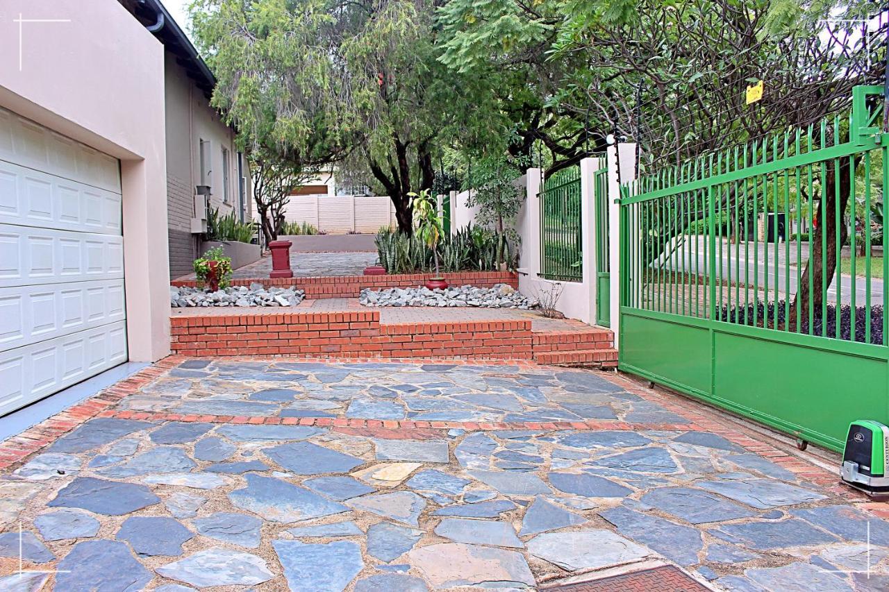 The Global Link Hub Hotel Pretoria Bagian luar foto